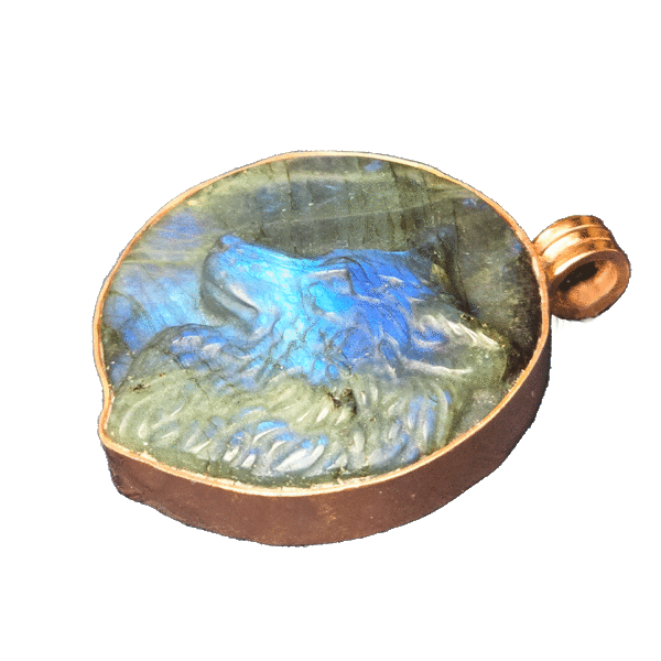 20260420_084120 Labradorite wolf medallion with copper lining and bail.