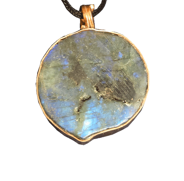 20260420_084204 Labradorite wolf medallion with copper lining and bail.